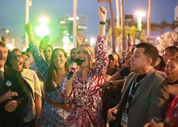 Mazatlán logra el Record Guinness de la Banda de Música Folclórica Más Grande del Mundo