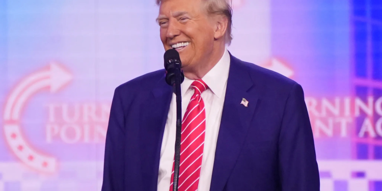 En su visita a Arizona, Trump asegura que deportaciones masivas superarán niveles de 1950