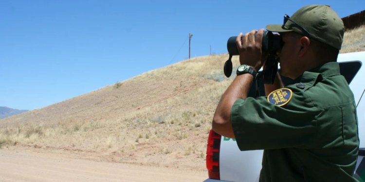 Mujer de 37 años confiesa estar en el tráfico de inmigrantes desde que era menor de edad