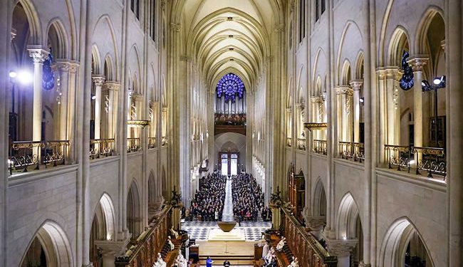 La primera misa en Notre Dame borra la pena del incendio de 2019: ‘La alegría es máxima’