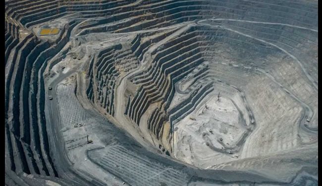 Parlamento inglés analiza ley que permite castigar a mineras extranjeras que cotizan en Bolsa de Londres