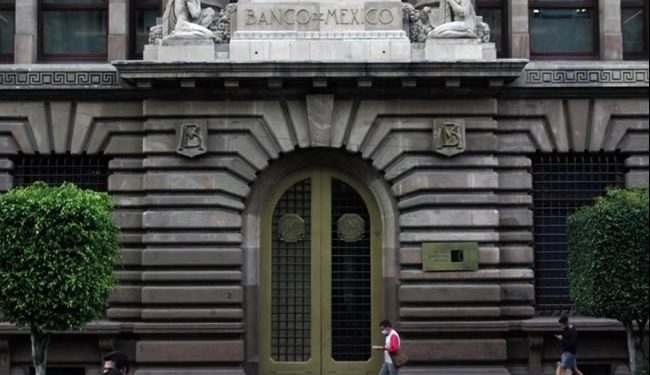 Ingresan al país 54 mil mdd de enero a octubre por remesas: BdeM