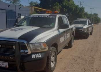 Policías aprehenden a dos hombres en posesión de arsenal en Hermosillo