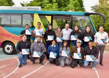 Estudiantes beneficiados cuidarán el correcto funcionamiento y transparencia del HBUS: Toño Astiazarán