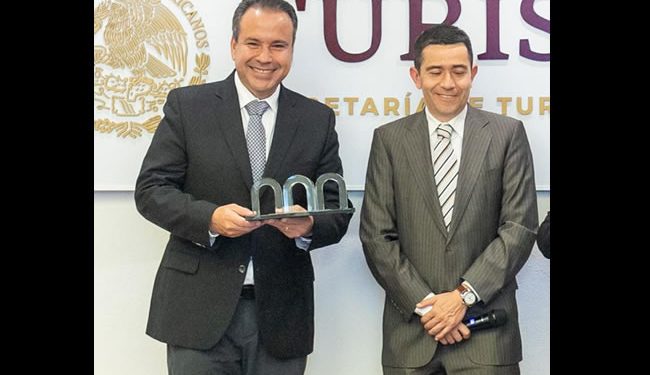 Recibe Astiazarán distintivo a la Excelencia Municipal por programas de energía solar