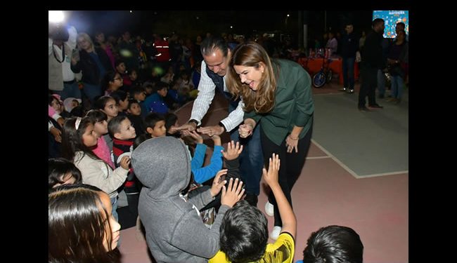 Desean Toño Astiazarán y Patty Ruibal a hermosillenses felices fiestas esta Navidad acompañados de sus seres queridos