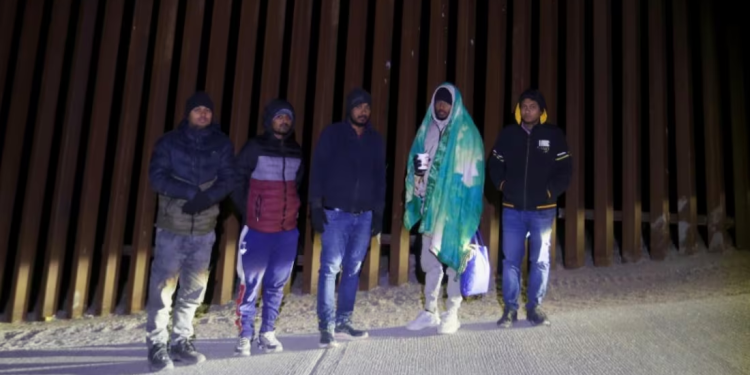 Migrantes de Bangladesh que cruzaron muro fronterizo fueron detenidos; serán expulsados de EU