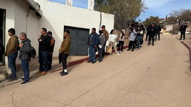 Albergues de Sonora ven mezcla de solicitantes de asilo y deportados