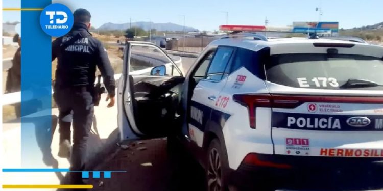 Hombre intenta saltar de puente en Hermosillo y autoridades logran salvarlo