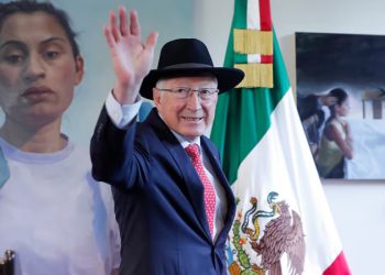 La última cabalgata de Ken Salazar, el embajador del sombrero vaquero
