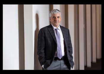 Steven Levitsky: “Musk, Zuckerberg y Bezos están con Trump, pero arrodillados. El poder es Trump”