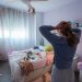 Claves para no desesperarse si tu hijo adolescente no hace nada en casa: olvídate de las amenazas y de hacer sus tareas