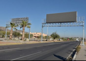 Mantiene innovación Toño Astiazarán, están listos arcos de seguridad vial con pantallas Led