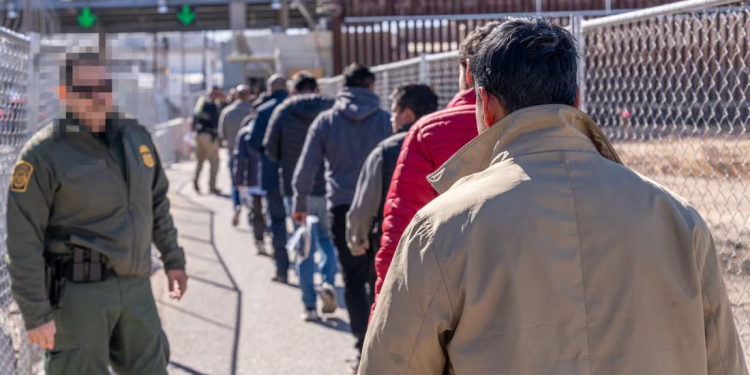 Continúan deportaciones de migrantes por frontera de San Luis Río Colorado; endurecen sanciones por ingreso ilegal