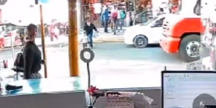 Camión atropella a niño de 2 años en Hermosillo; detienen al chofer y su familia exige su liberación