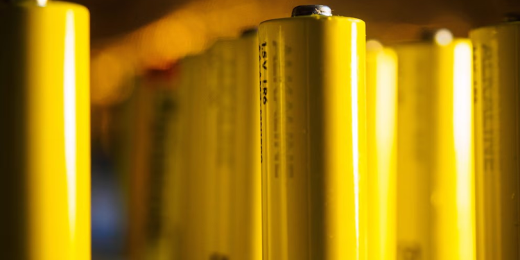 Científicos mexicanos desarrollan baterías con plásticos reciclados y agua de mar como electrolito