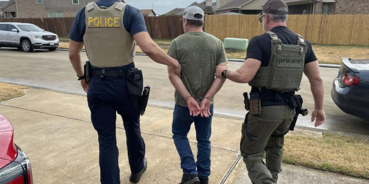 Inmigrantes no criminales en el lugar equivocado, el ‘daño colateral’ de las deportaciones