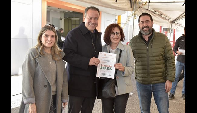 Entrega beneficios Toño Astiazarán a ciudadanos cumplidos con el pago de predial