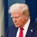 Trump amenaza con aranceles del 100% para disuadir a los BRICS de reemplazar al dólar