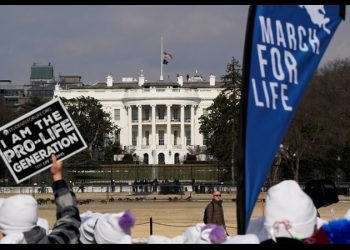 Trump ordena cortar los fondos federales para promover abortos