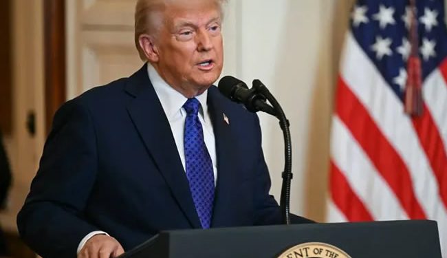 Trump firma la Ley Laken Riley; irá contra los migrantes con historial delictivo