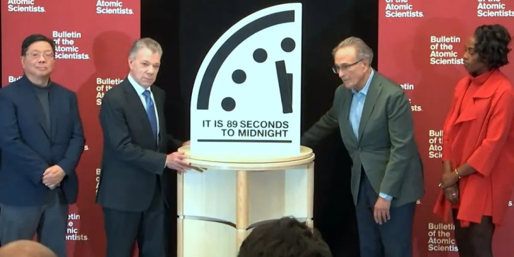 El reloj del fin del mundo avanza a 89 segundos de la medianoche: una advertencia para la humanidad