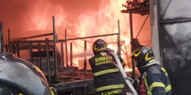 Se incendia autobús de pasajeros en Sonora; se dirigían a Culiacán