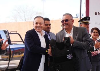 Gobierno de Alfonso Durazo entregó patrullas a policías municipales y estatales de Sonora