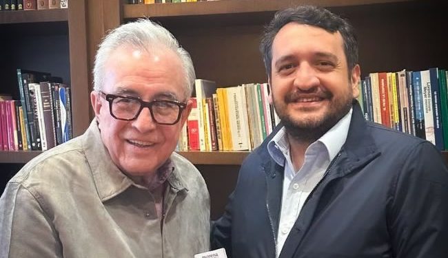 Rubén Rocha Moya se afilia a Morena; Andrés Manuel López Beltrán le entregó su credencial