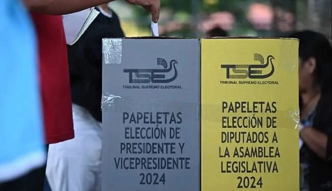 Parlamento de El Salvador anula financiamiento estatal a partidos políticos