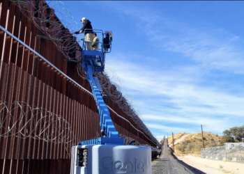 Congresista del sur de Arizona busca endurecer sanciones por persecuciones a alta velocidad en la frontera