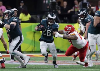 Los Eagles ganan la Super Bowl al aplastar a los Chiefs en la noche más negra de Mahomes