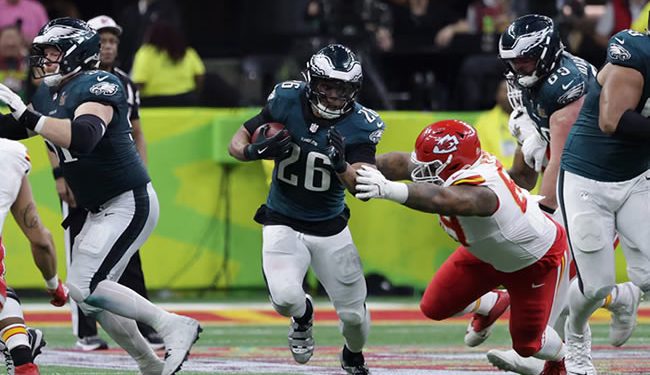 Los Eagles ganan la Super Bowl al aplastar a los Chiefs en la noche más negra de Mahomes