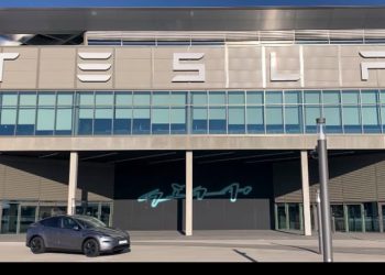 Tesla se cae de la ‘superliga’ bursátil: vale menos de un billón y sale del Top 10