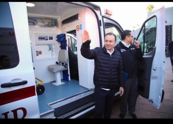 Durazo entrega 12 ambulancias y fortalece atención de salud en Sonora