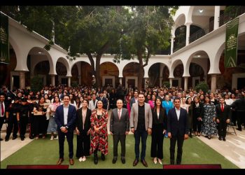 Durazo premia con 100 mil pesos a ganadores del Premio Estatal de la Juventud 2024