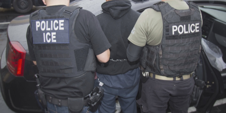 Fiscalía de Arizona presenta cargos de inmigración contra 565 personas tras nuevas políticas de Trump