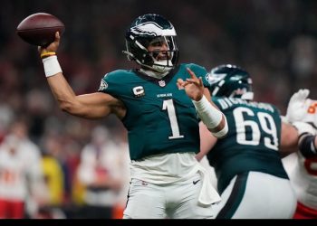 Ganamos por el esfuerzo en conjunto, dice Hurts al ser elegido como MVP