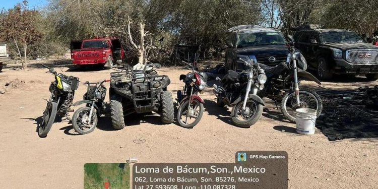 En Sonora, detienen a dos hombres y aseguran armas, vehículos y drogas