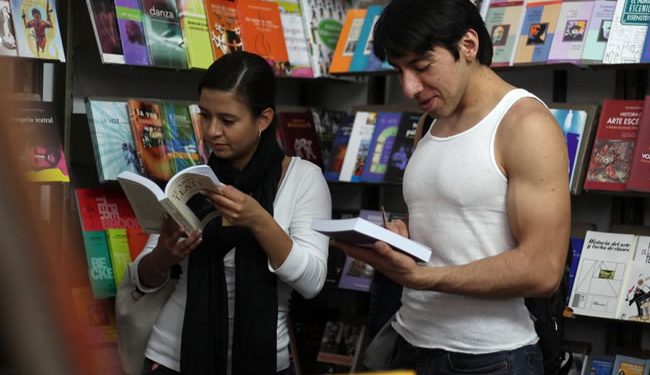 Población lectora en México se desplomó en una década: estudio