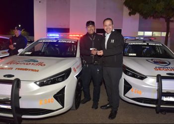 Equipa Antonio Astiazarán con 10 unidades eléctricas y un sistema fotovoltaico a la Comandancia Nuevo Hermosillo