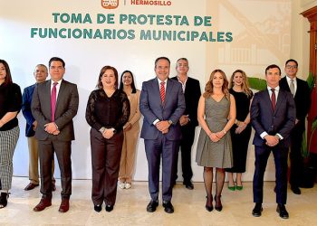 Toma protesta Antonio Astiazarán a servidores públicos en nuevas áreas municipales