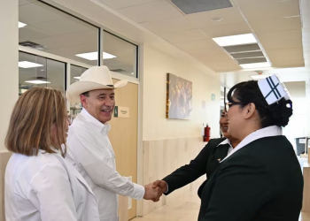 Alfonso Durazo e IMSS acordaron compensación de hasta 10 mil pesos al mes para especialistas en Sonora
