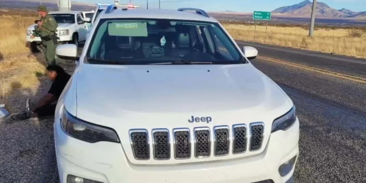 Adolescentes de EE.UU. Fueron Detenidos por Intentar Traficar a un Mexicano