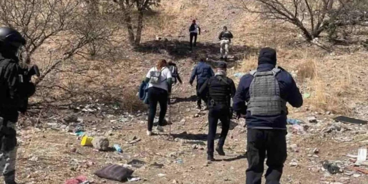Madres Buscadoras Localizan Cuerpo Dentro de Fosa Clandestina en Nogales
