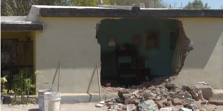 Conductor Presuntamente Ebrio Estrelló su Pick Up contra Casa en la Colonia Palo Verde