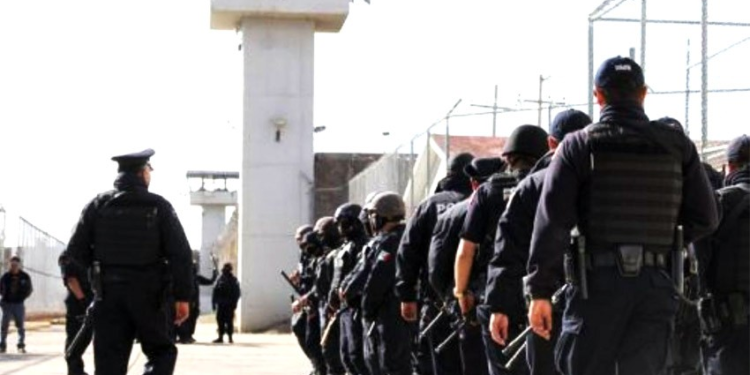 Decomisan 61 armas blancas en penal de Sonora