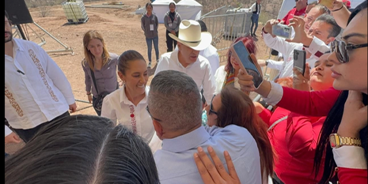 Maestros en Sonora entregan a Sheinbaum manifiesto con demandas del sector