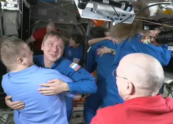 Astronautas varados por nueve meses en la EEI, listos para regresar