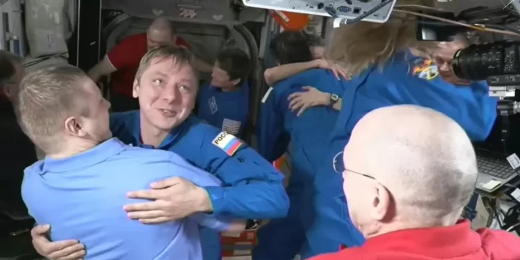 Astronautas varados por nueve meses en la EEI, listos para regresar